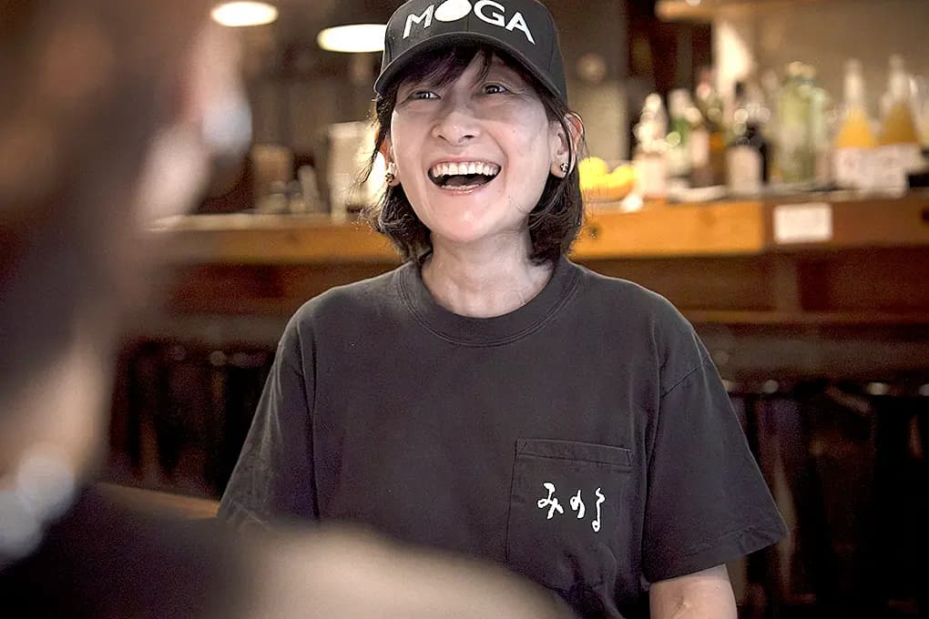 もつ焼 稔の店内の様子